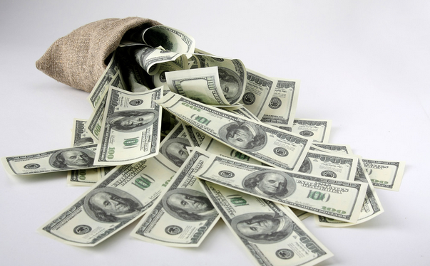 男子向金融外包服务公司贷款150万元 钱没见到还交了4万多服务费