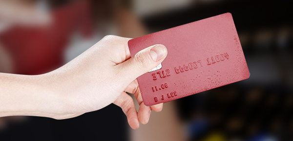 信用卡待面签自己去还是通知？通过几率大吗？