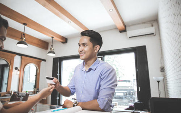 有哪些适合年轻男士使用的信用卡？这几张卡片你一定要有！